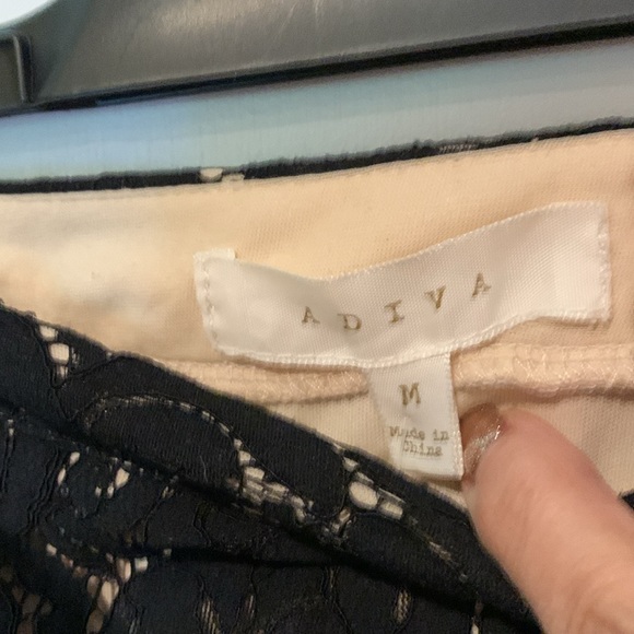 Adiva a blk/tan cut out lace midi skirt with scalloped hem. Size M. NWT. - Picture 4 of 10